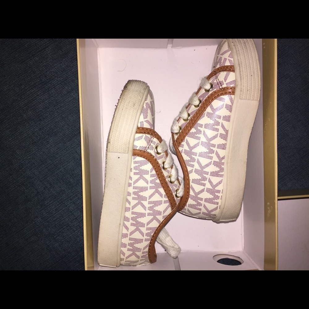 Kids sneakers - Picture 2 of 4